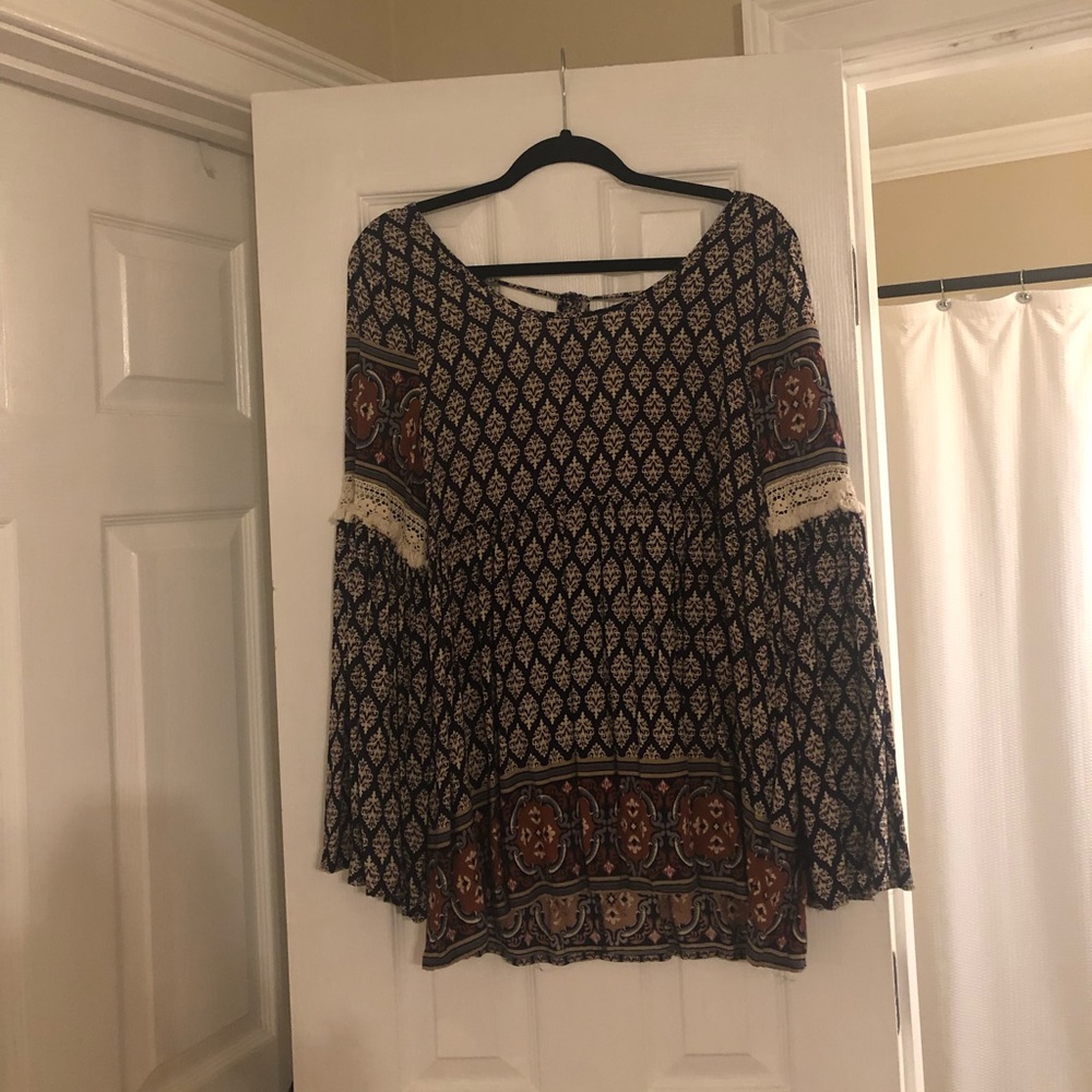 Flowy boutique top
